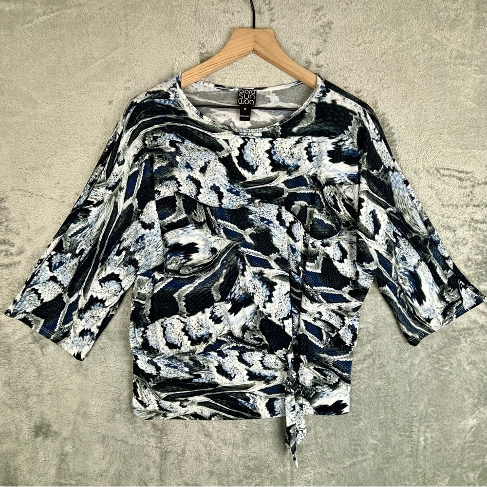 Clara‎ Sun Woo Top Womens Medium Gray Blue Abstract Tie Front 3/4 Dolman